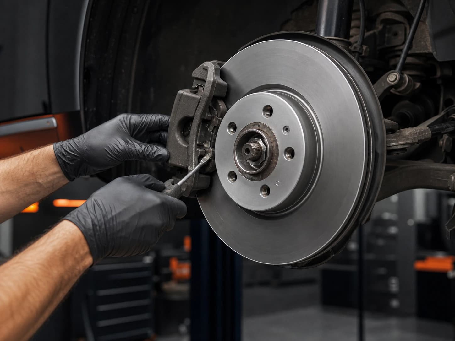 Fachgerechte Kontrolle einer Bremsscheibe und des Bremssattels