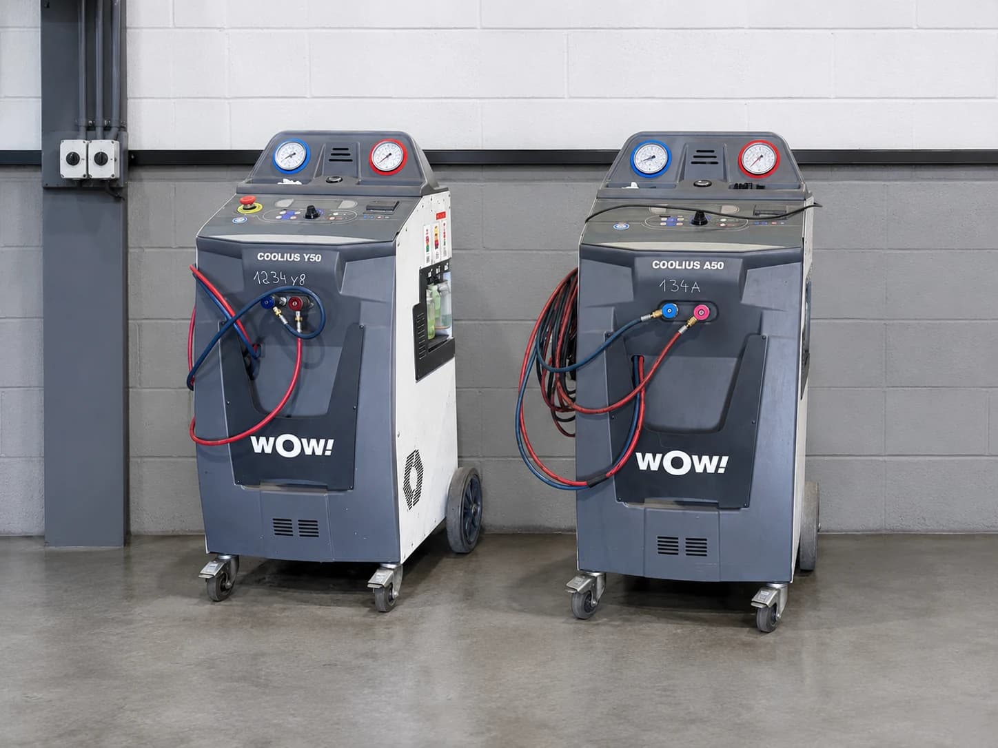 Zwei WOW Coolius Klimaservicegeräte für R134a und R1234yf